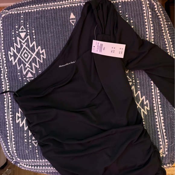 NWT ABERCROMBIE Black Crepe One Shoulder One Sleeve Bodysuit size Small - Picture 9 of 14